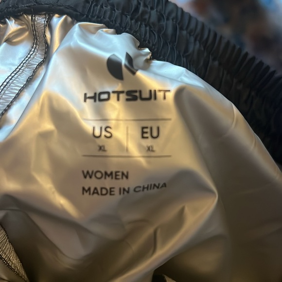 Hot Suit - Picture 5 of 5